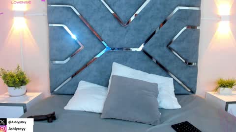 Ashly  online show from January 2025 10:32:02 PM