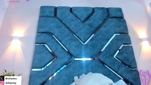 Ashly  online show from February 2025 10:19:01 PM