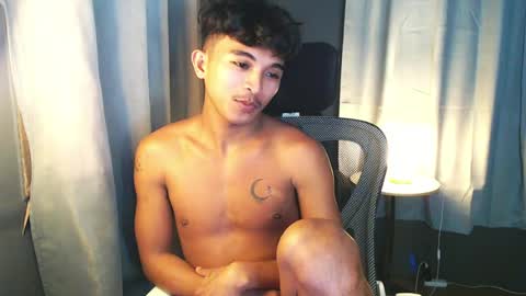 Snapshot of asian_hunk_moreno chatting on July 2026 04:09:02 PM Yuri online show from July 2026 04:09:02 PM