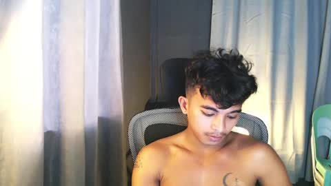 Snapshot of asian_hunk_moreno chatting on July 2026 05:43:02 AM Yuri online show from July 2026 05:43:02 AM