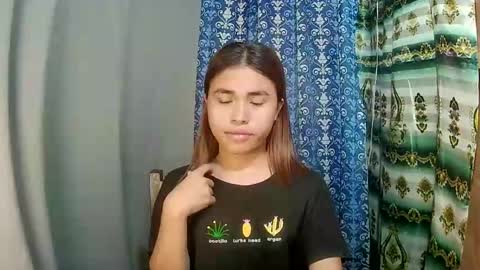 Sofia online show from December 2025 06:44:01 AM