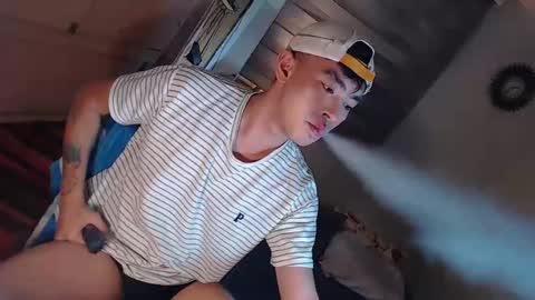 Snapshot of asiancummer_bry69 chatting on February 2025 06:09:02 PM Bry online show from February 2025 06:09:02 PM