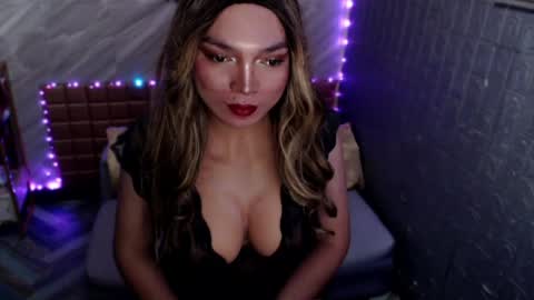 Snapshot of asiandollxxx4u chatting on April 2026 05:27:02 AM BELLA NOTCH online show from April 2026 05:27:02 AM