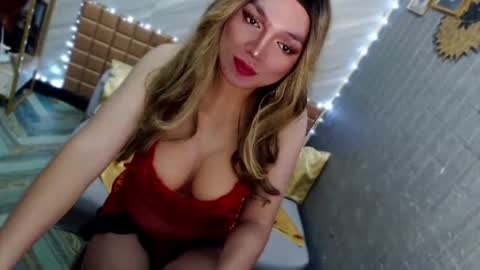 Snapshot of asiandollxxx4u chatting on May 2026 07:15:01 AM BELLA NOTCH online show from May 2026 07:15:01 AM