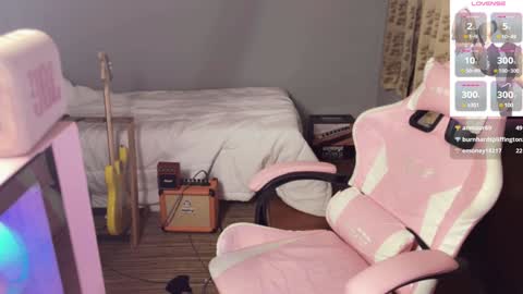 Snapshot of asianfemboycd chatting on January 2025 04:21:02 PM Emi online show from January 2025 04:21:02 PM