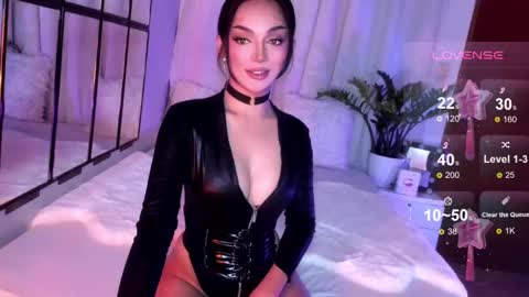 Miss Nia online show from December 2024 07:43:02 PM