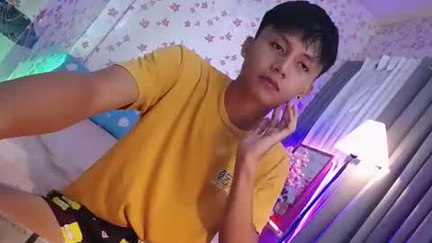 Snapshot of asiansmokeyxx chatting on February 2025 01:38:01 PM prince online show from February 2025 01:38:01 PM