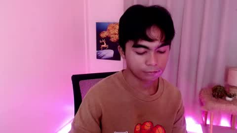 Snapshot of asiansromanticboy chatting on July 2026 04:01:02 AM louiejay online show from July 2026 04:01:02 AM