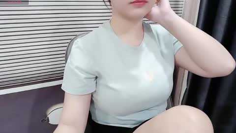 Snapshot of asiasweety chatting on April 2026 01:19:01 AM SoHye online show from April 2026 01:19:01 AM