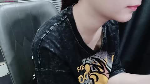 Snapshot of asiasweety chatting on May 2026 01:22:01 AM SoHye online show from May 2026 01:22:01 AM