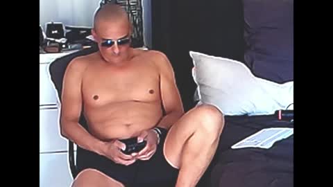 Snapshot of askil8802 chatting on April 2026 06:33:01 AM askil8802 online show from April 2026 06:33:01 AM