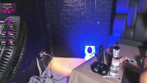 Nahomi  online show from April 2026 01:41:01 PM