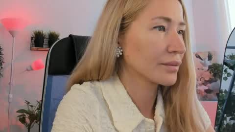 astramonroe online show from May 2026 06:07:01 AM