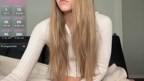 Snapshot of astrid_sky chatting on May 2026 01:22:01 AM Astrid Sky online show from May 2026 01:22:01 AM