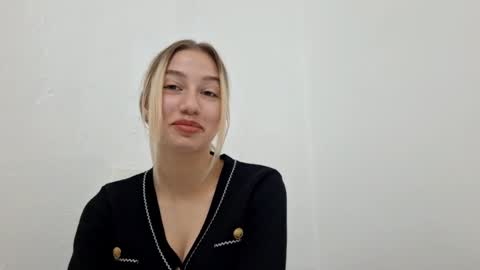 Diana online show from November 2025 03:02:01 PM