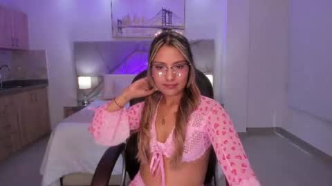 asura_love online show from June 2026 06:01:02 PM