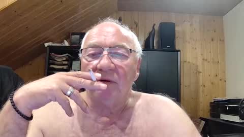 asusandy online show from April 2026 11:09:02 PM