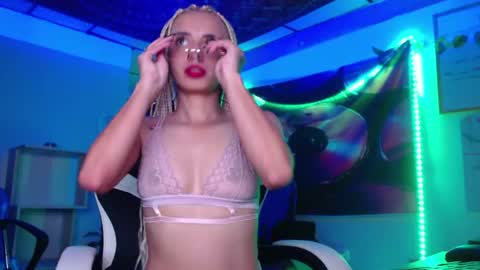 Atenea online show from June 2026 01:06:01 AM