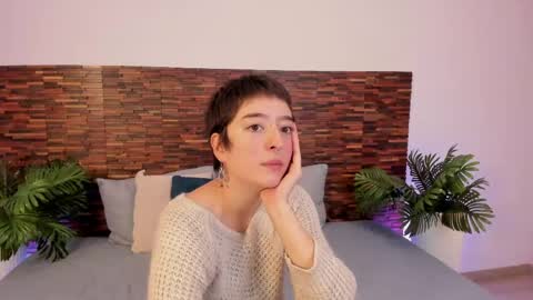 Snapshot of atheena__ chatting on May 2026 12:00:02 PM Athenea online show from May 2026 12:00:02 PM