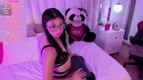 athenea fox  online show from April 2026 07:59:01 PM