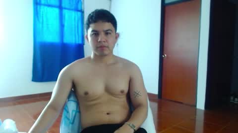 Snapshot of athleticboy2026 chatting on November 2025 04:40:01 PM Robin online show from November 2025 04:40:01 PM