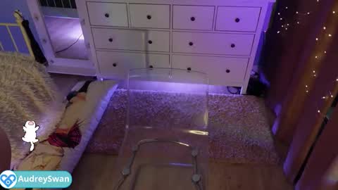 Mary online show from November 2025 10:17:02 AM