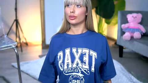 Isabella online show from February 2025 01:52:01 AM