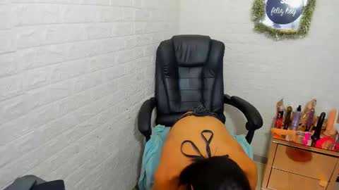 Monii Yi online show from January 2026 05:45:02 AM