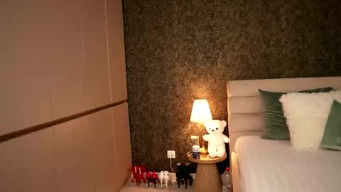 Aura online show from May 2026 06:58:01 PM