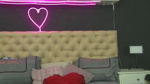 auramilff online show from June 2026 08:25:02 PM