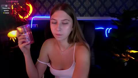 Nikol online show from September 2025 06:02:02 AM