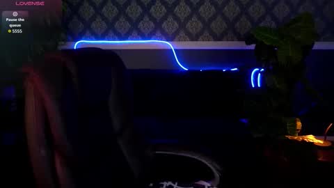 Nikol online show from September 2025 06:26:01 AM