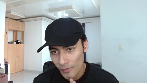 Snapshot of aureliv1 chatting on November 2025 10:03:02 PM Aureliano online show from November 2025 10:03:02 PM