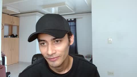 Snapshot of aureliv1 chatting on December 2025 09:56:02 PM Aureliano online show from December 2025 09:56:02 PM