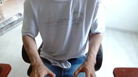 Snapshot of aureliv1 chatting on February 2026 10:06:01 PM Aureliano online show from February 2026 10:06:01 PM