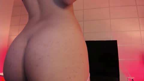 Snapshot of aurora_bellmont chatting on October 2025 03:41:02 AM Aurora online show from October 2025 03:41:02 AM