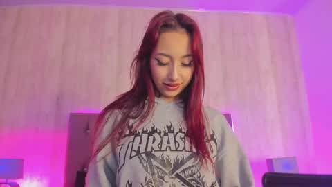 Aurora  online show from November 2025 04:22:01 AM