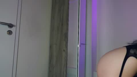 Aurora online show from November 2025 09:14:02 PM