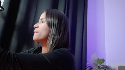 aurora_collins08 online show from May 2026 03:53:02 PM