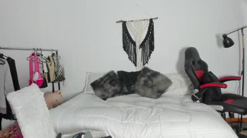 aurora_moonm online show from May 2026 03:15:02 AM