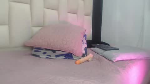 auroraa_miller online show from January 2025 04:21:02 PM