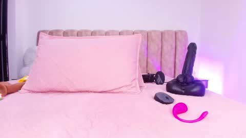 auroraa_miller online show from November 2025 11:58:01 AM