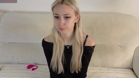 Snapshot of aurorabless chatting on September 2025 01:43:02 PM Aurora online show from September 2025 01:43:02 PM