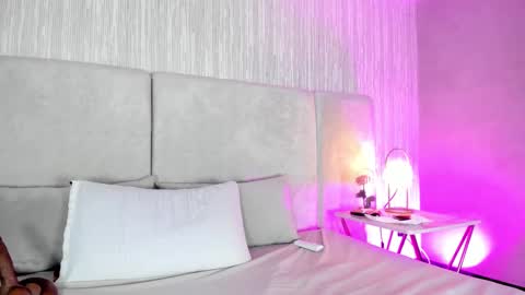 Snapshot of auroradurand chatting on February 2025 06:43:02 PM ... ... online show from February 2025 06:43:02 PM