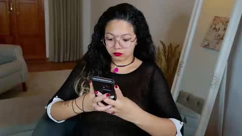 Snapshot of aurorasiera chatting on September 2025 08:08:02 PM Aurora online show from September 2025 08:08:02 PM