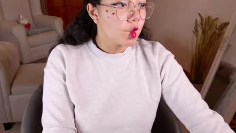 Snapshot of aurorasiera chatting on November 2025 09:24:01 PM Aurora online show from November 2025 09:24:01 PM