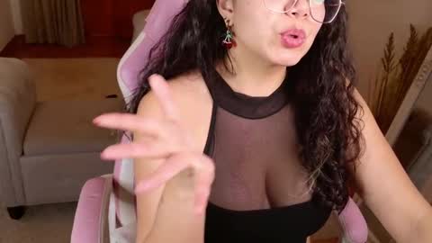 Snapshot of aurorasiera chatting on January 2026 09:31:01 PM Aurora online show from January 2026 09:31:01 PM