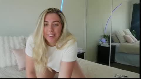 aussielulu online show from November 2025 11:37:01 PM