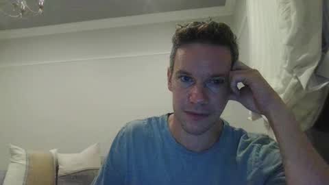 Snapshot of aussiesurfer0000 chatting on February 2025 09:38:02 AM aussiesurfer0000 online show from February 2025 09:38:02 AM