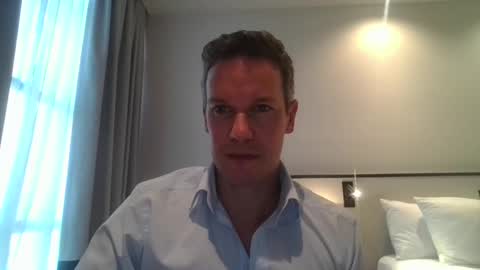 Snapshot of aussiesurfer0000 chatting on February 2025 08:53:02 AM aussiesurfer0000 online show from February 2025 08:53:02 AM